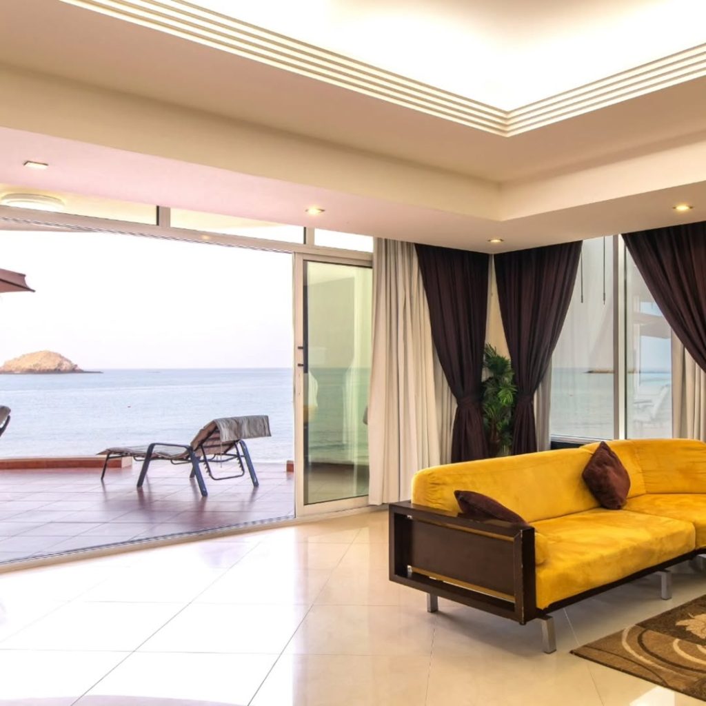 Travel to Dubai - Top Hotels in Fujairah with Beach Access for a Relaxing Getaway - Photo: Royal Beach Hotel Resort