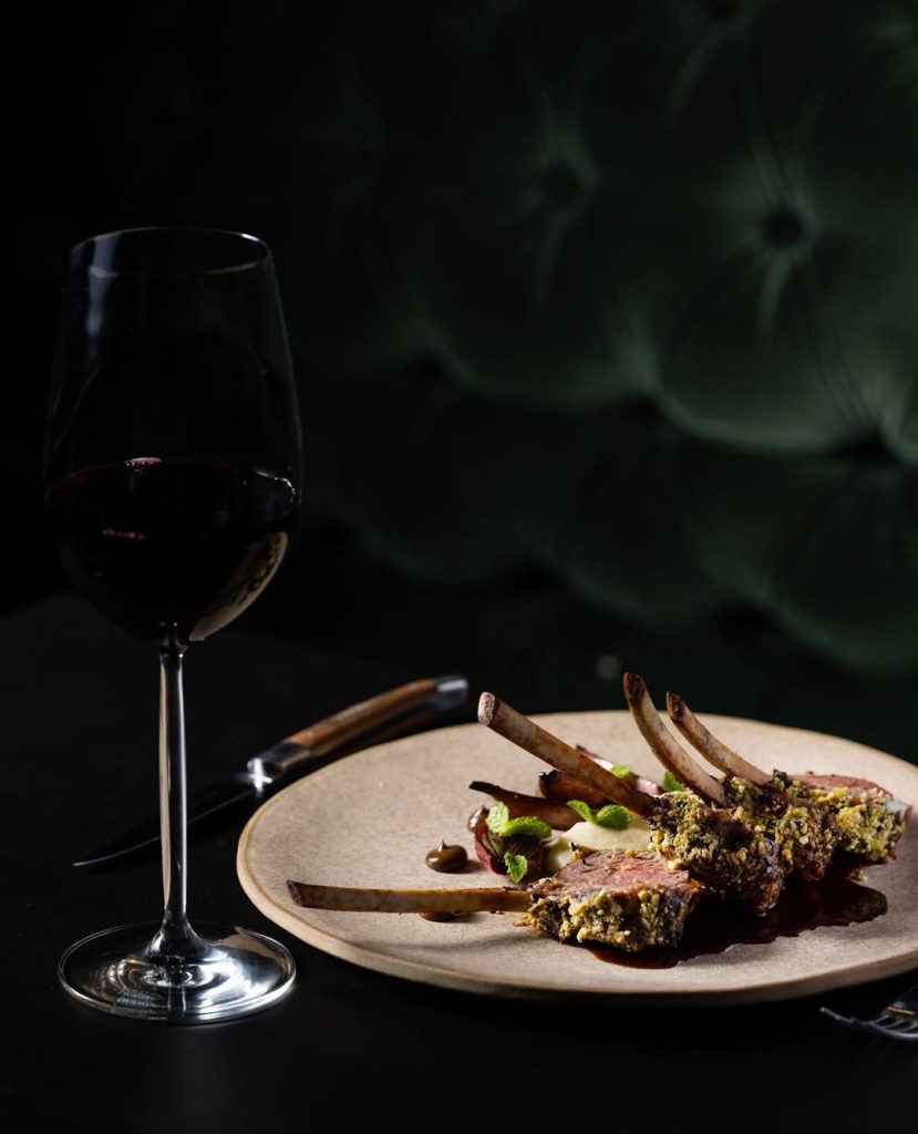 Travel to Dubai - 47 Best Michelin Guide Restaurants in Abu Dhabi 2025 - Photo: Oak Room