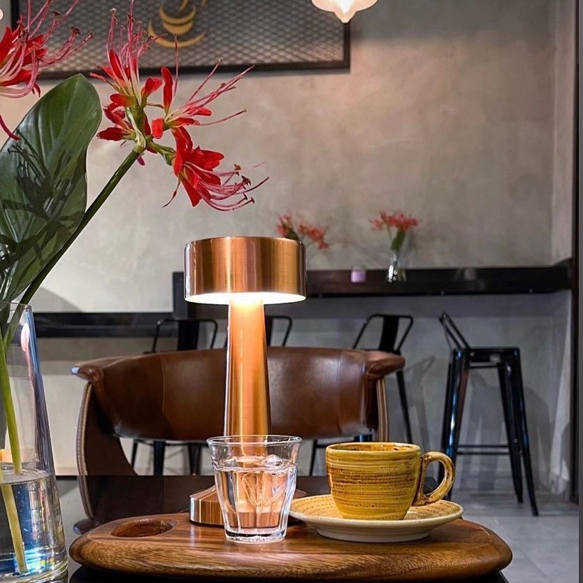 Sweet leaf cafe and flowers