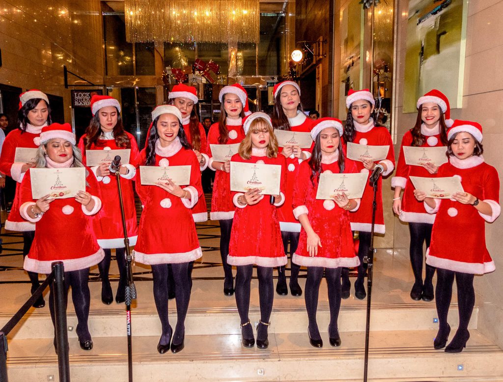 Travel to Dubai - From Christmas to NYE, Grand Millennium Hotel Dubai Boasts the Best Festive Offers - Photo: Christmas Tree Lighting 2 1