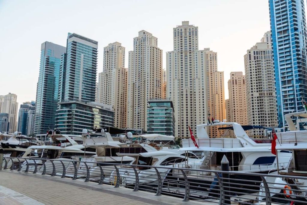 Small yacht rentals in Dubai