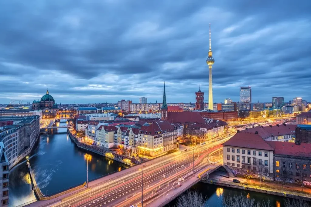 Travel to Dubai - Etihad Airways Summer Sale 2026 is LIVE: 50+ Destinations featuring upto 30% sale - How to book - Photo: Berlin 1