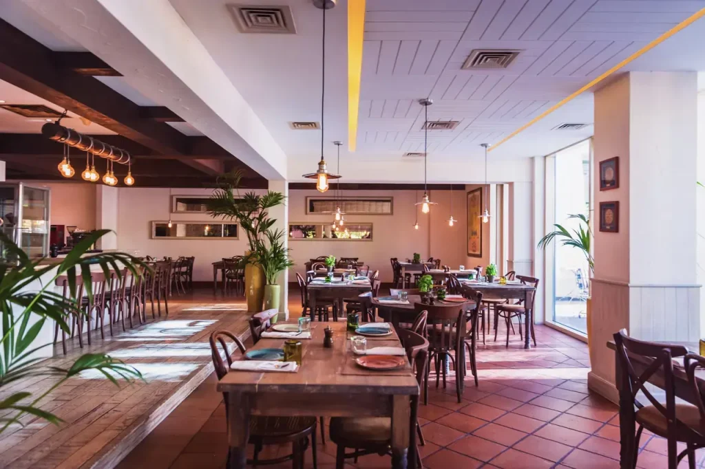 ubai brunch scene 2026 — guests dining at a luxury Dubai restaurant