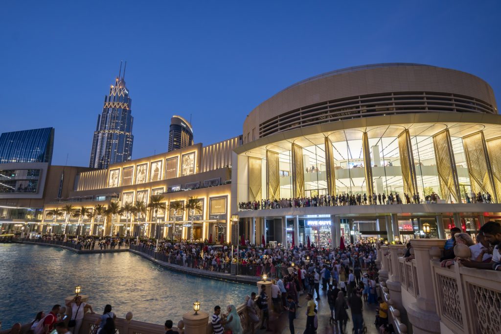 Travel to Dubai - Dubai Tourist Spending 2026: Where Does the Money Actually Go? - Photo: People visiting the Dubai Mall i