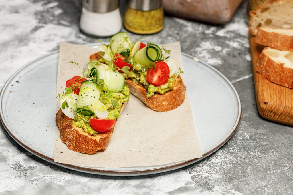 Travel to Dubai - How Much Does It Cost to Eat Out in Dubai in 2026? - Photo: Toast with guacamole sauce and f