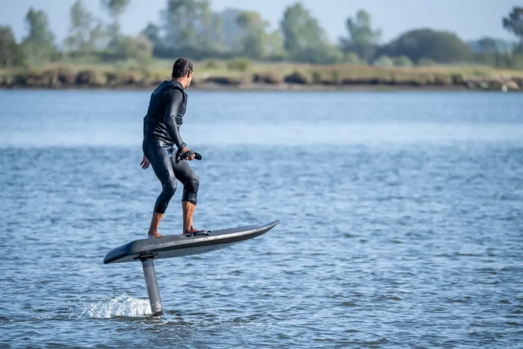 Best Summer Activities in Dubai: Jet Skiing, Kayaking, Paddleboarding and more 7 E-Foil Surfing - Summer Activities in Dubai