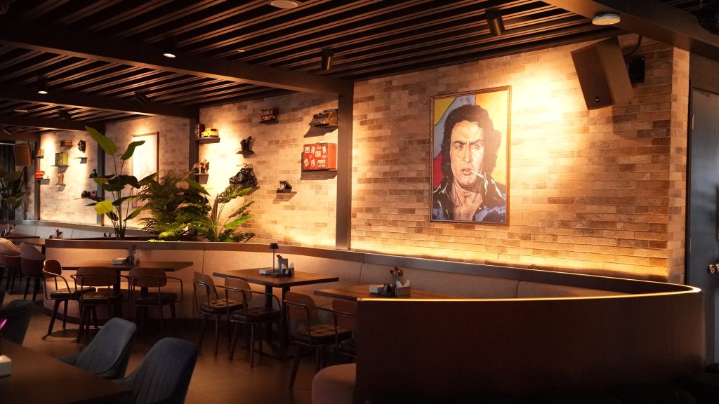 Hitchki Dubai Just Made a Comeback! Tune in for Premium Indian Dining, Filmy Entertainment & Endless Fun 1 Travel to Dubai - Hitchki Dubai Just Made a Comeback! Tune in for Premium Indian Dining, Filmy Entertainment & Endless Fun - Photo: HN 09